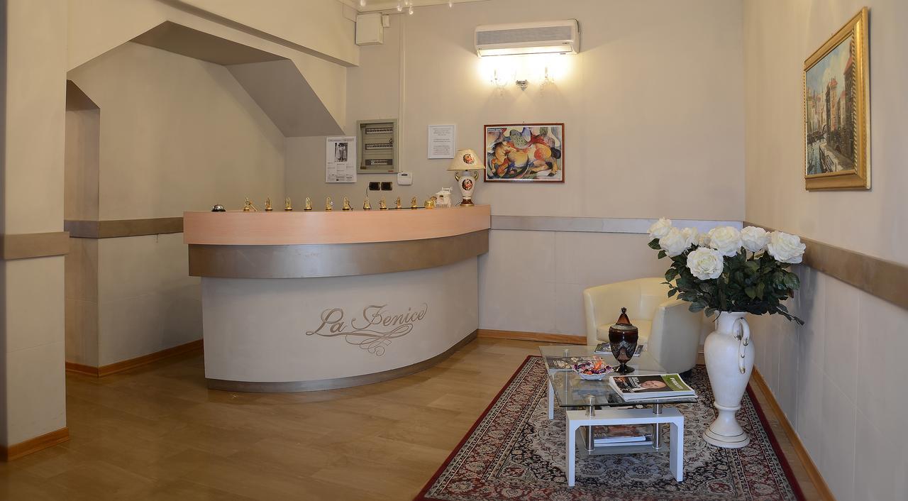 Hotel La Fenice Chiari Exterior photo