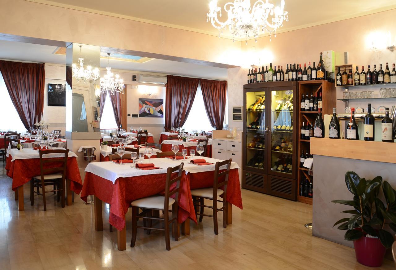 Hotel La Fenice Chiari Exterior photo